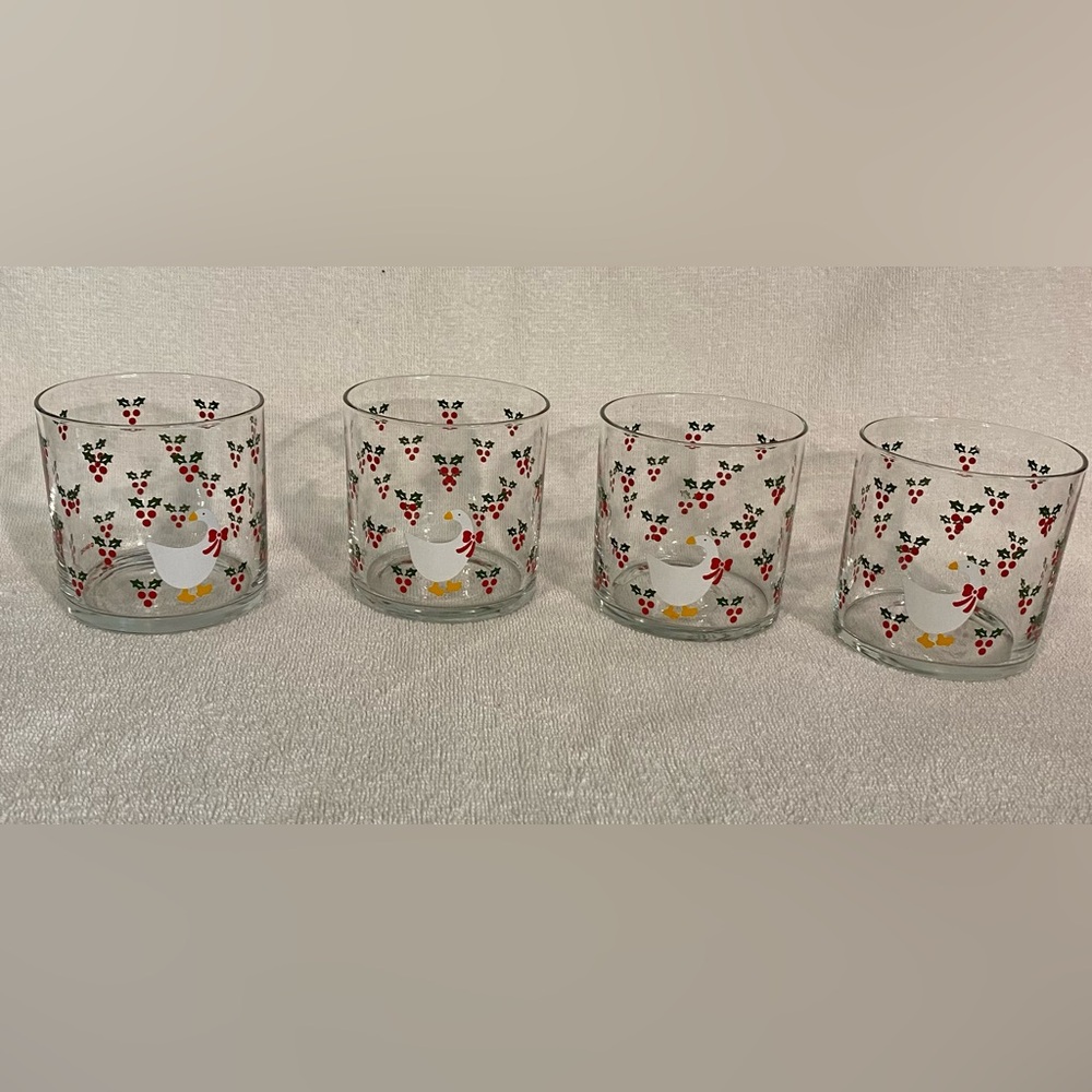Vintage 1984 CHD Christmas Goose Holly Berries Glasses